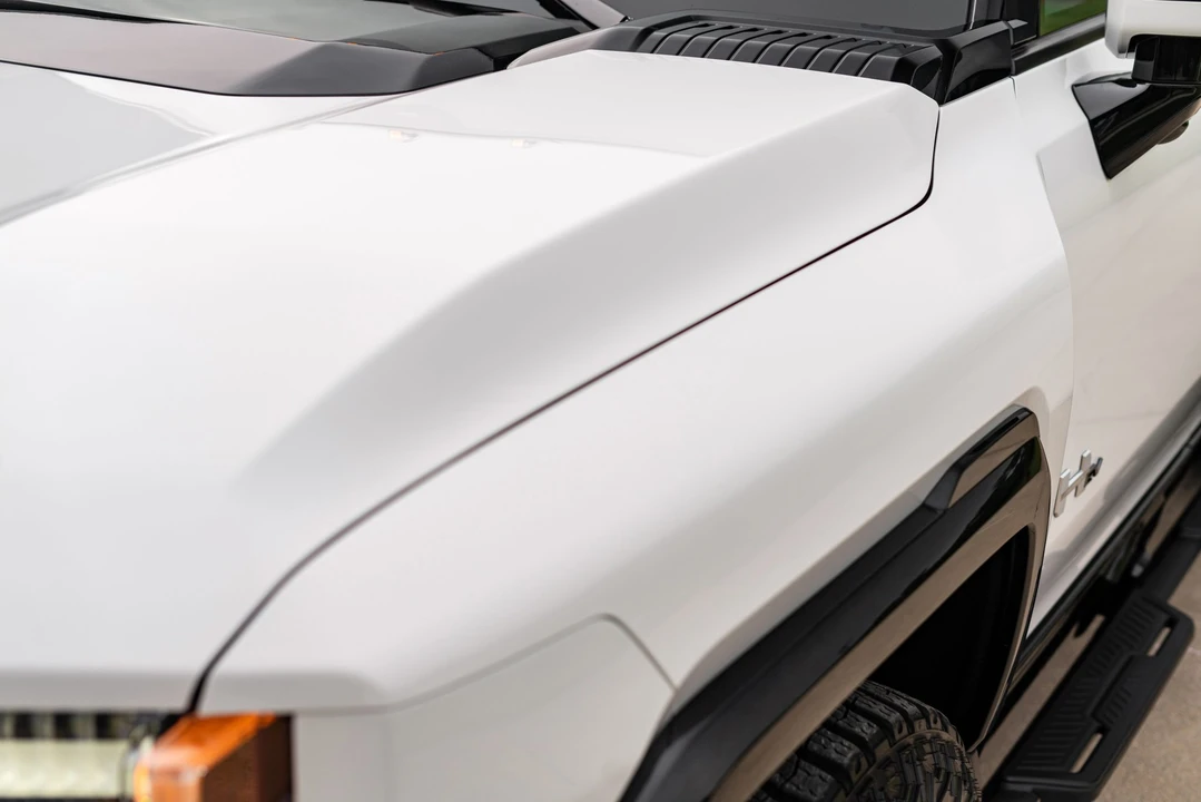 2022 GMC Hummer EV - Image 24 of 31