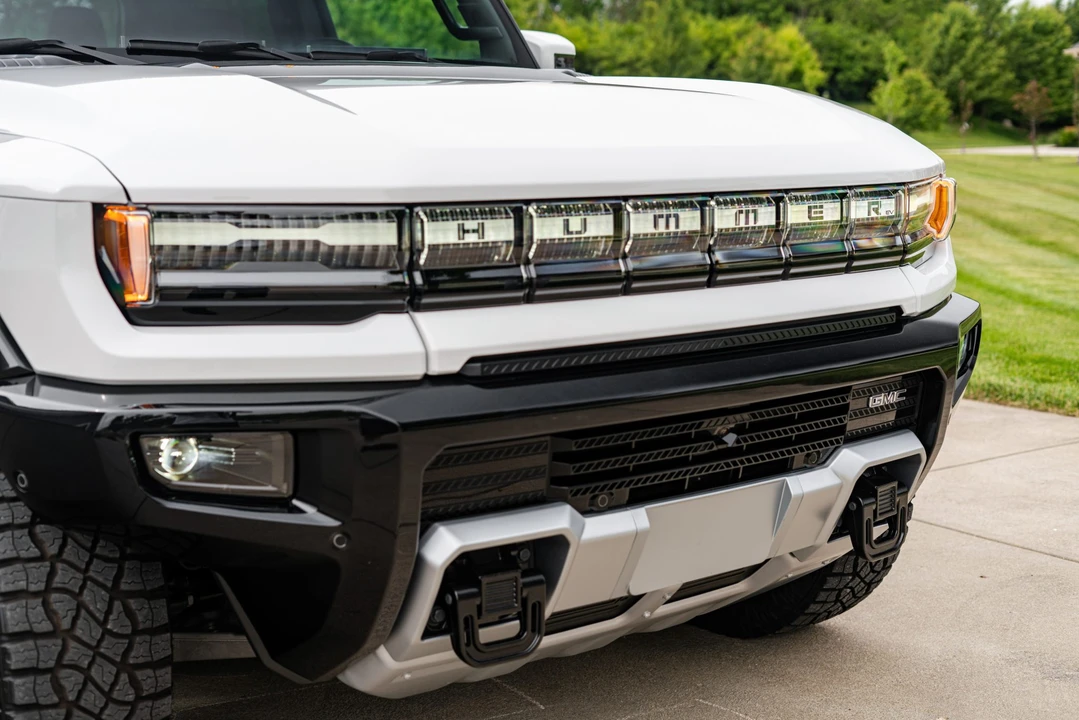 2022 GMC Hummer EV - Image 10 of 31
