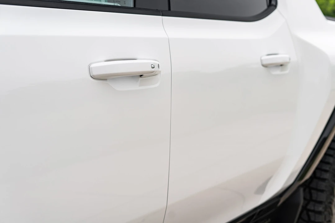 2022 GMC Hummer EV - Image 25 of 31