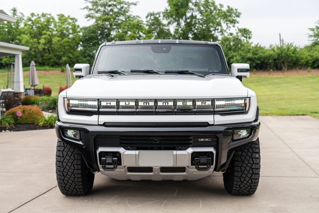 2022 GMC Hummer EV - Image 9 of 31