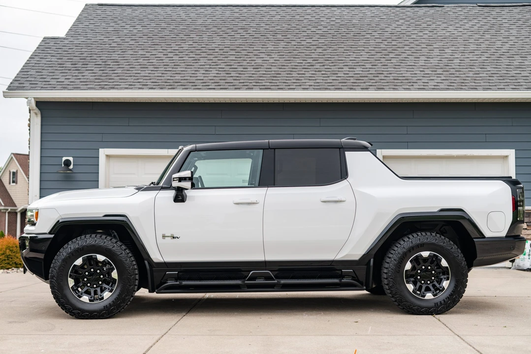2022 GMC Hummer EV - Image 3 of 31