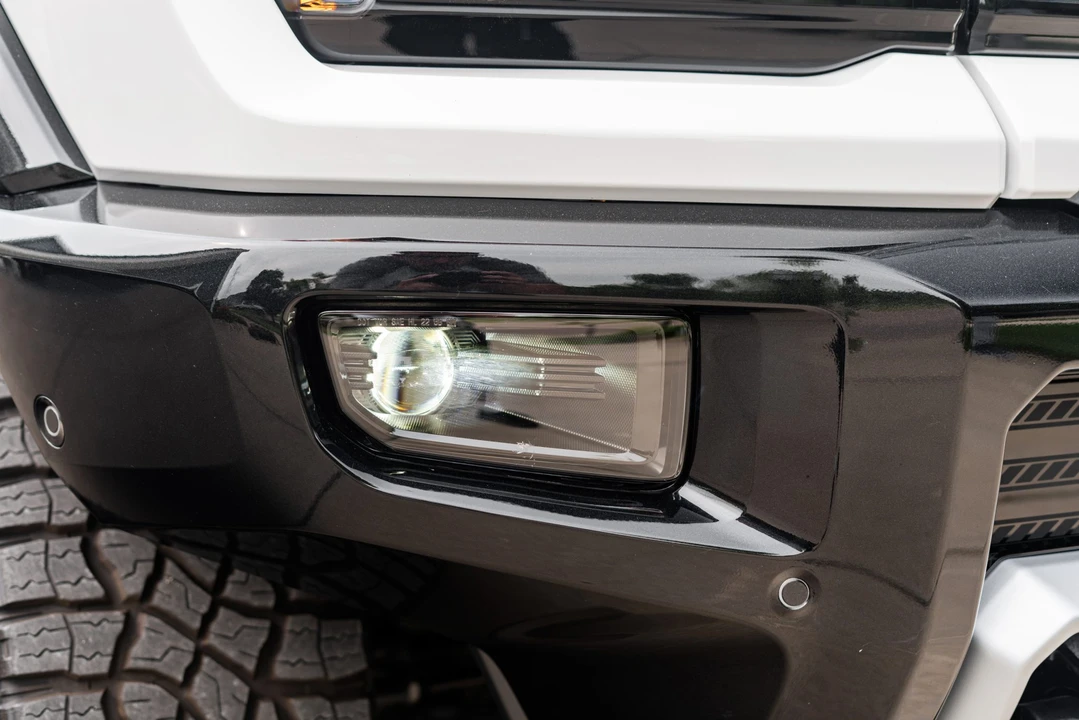 2022 GMC Hummer EV - Image 14 of 31