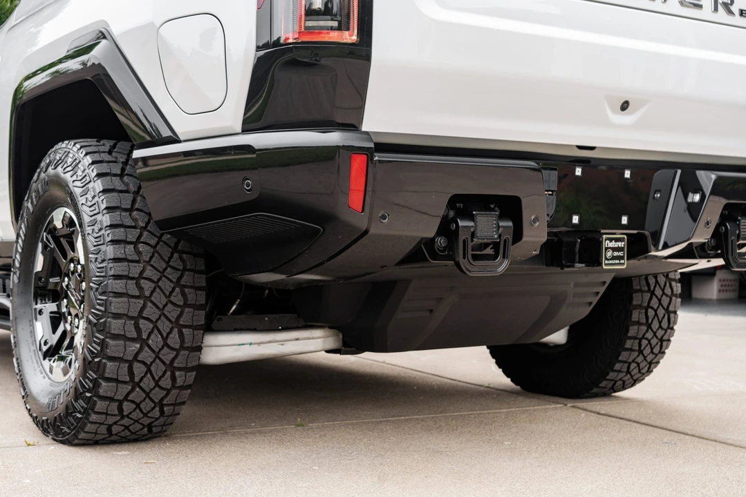 2022 GMC Hummer EV - Image 22 of 31