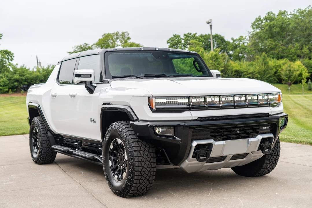 2022 GMC Hummer EV - Image 8 of 31