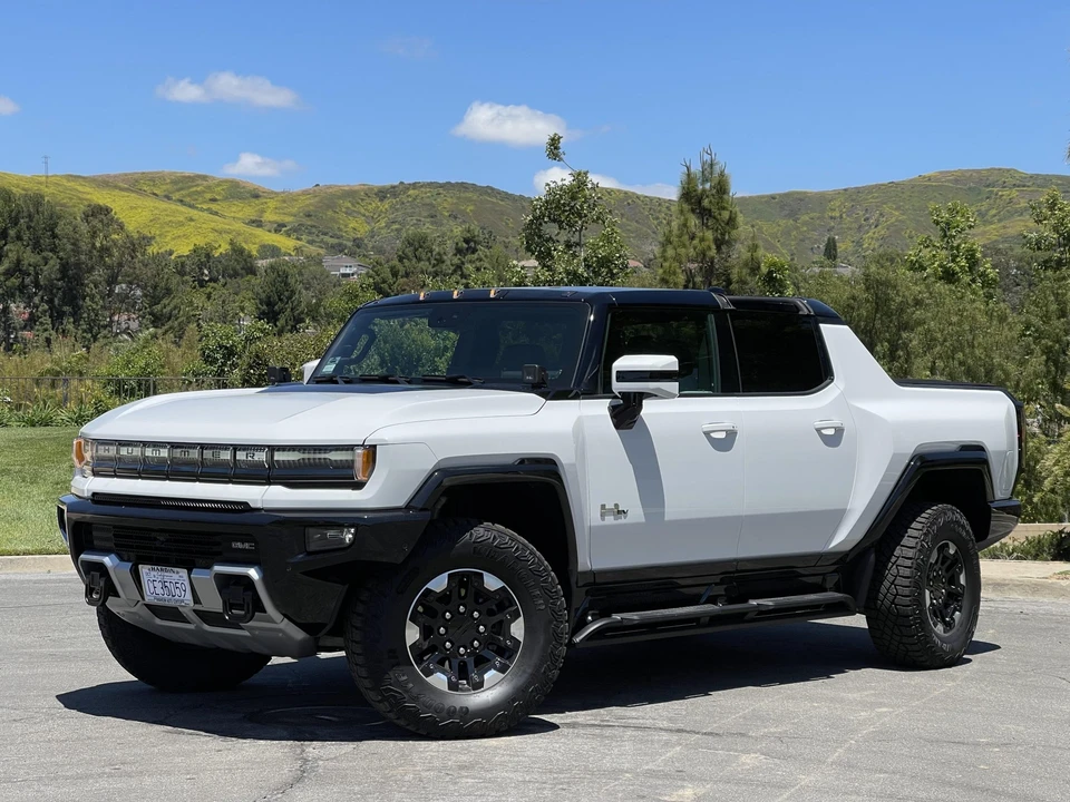 2022 GMC Hummer EV - Image 12 of 31