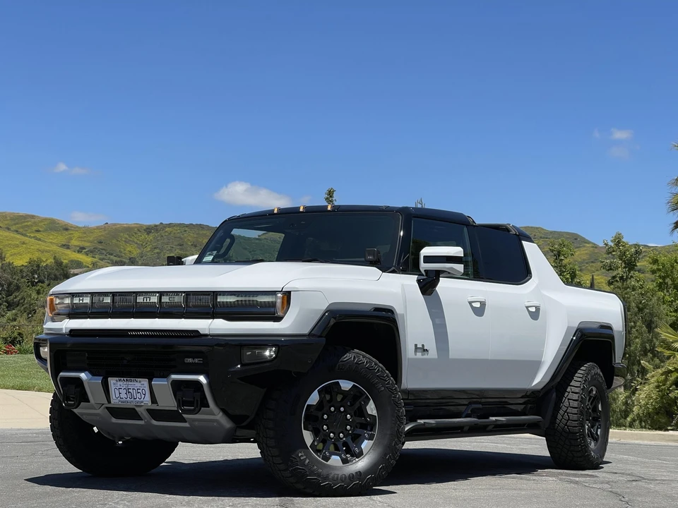 2022 GMC Hummer EV - Image 9 of 31