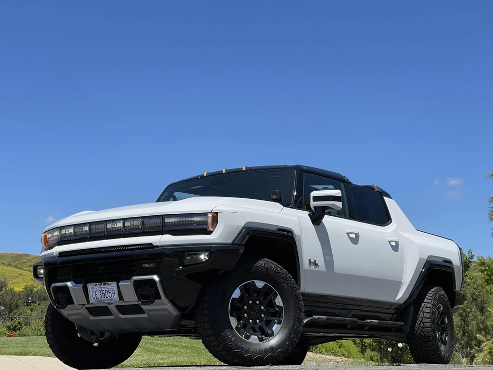 2022 GMC Hummer EV - Image 11 of 31