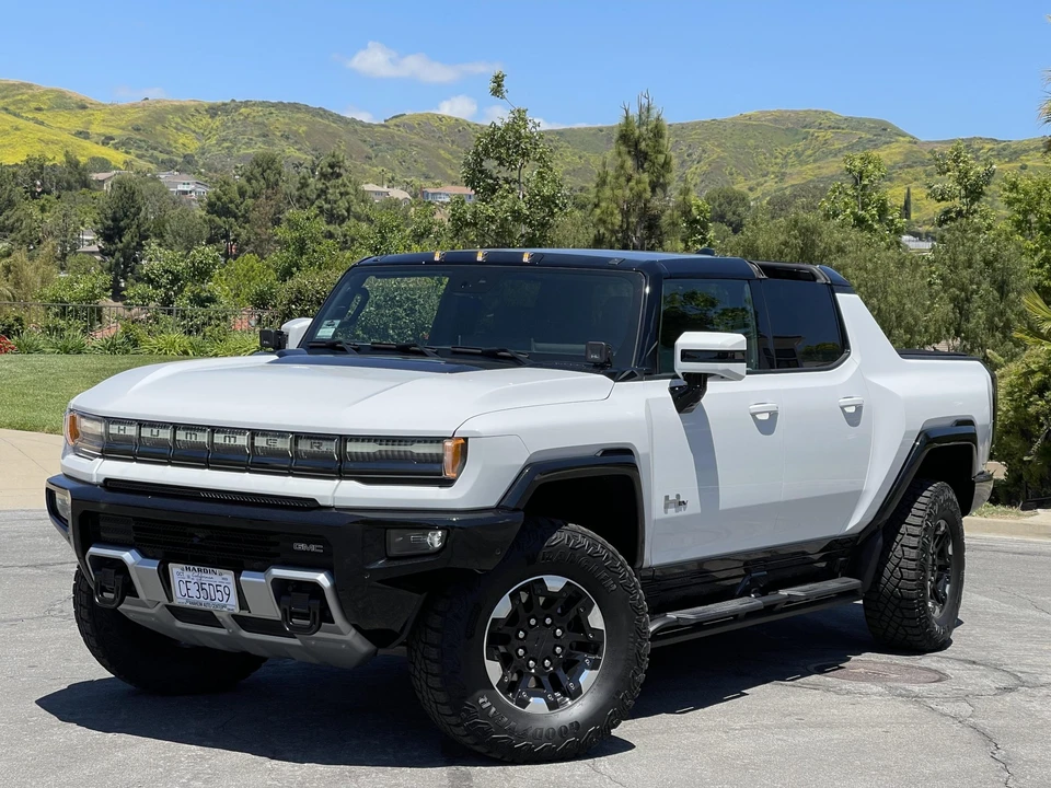 2022 GMC Hummer EV - Image 13 of 31