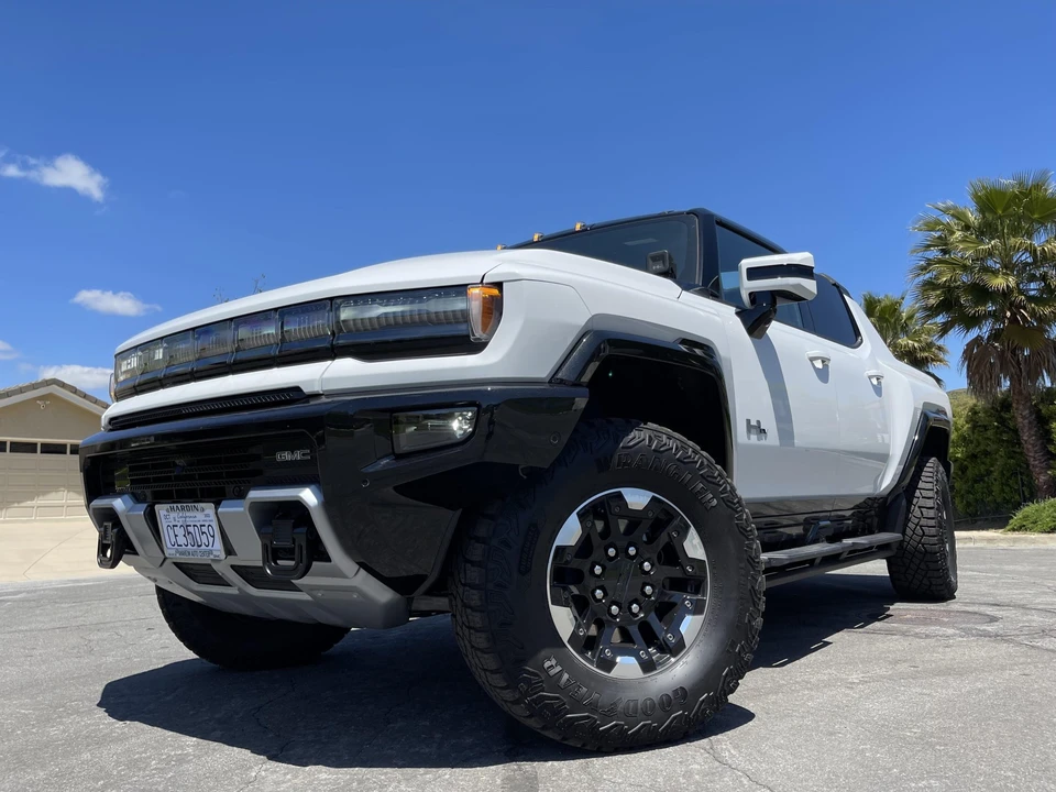2022 GMC Hummer EV - Image 8 of 31