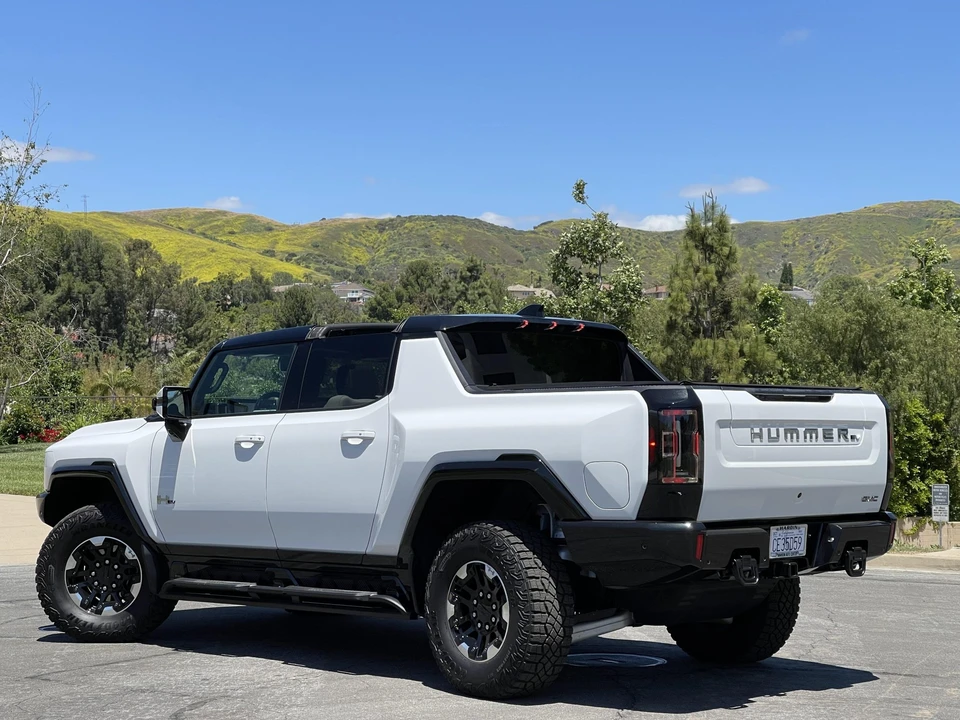 2022 GMC Hummer EV - Image 17 of 31