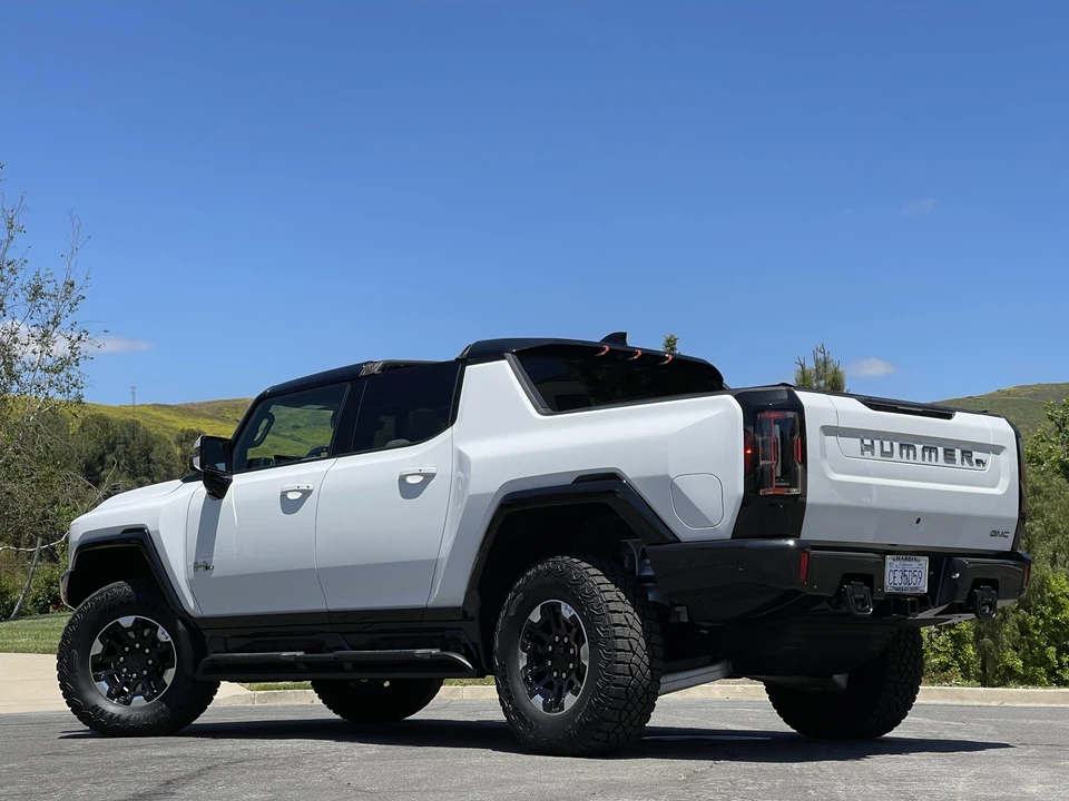 2022 GMC Hummer EV - Image 18 of 31