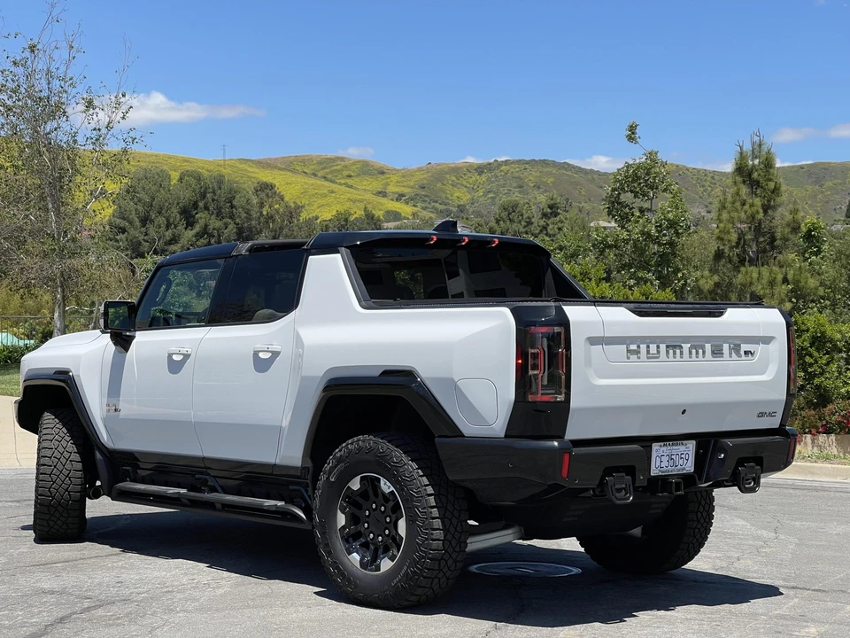 2022 GMC Hummer EV - Image 19 of 31