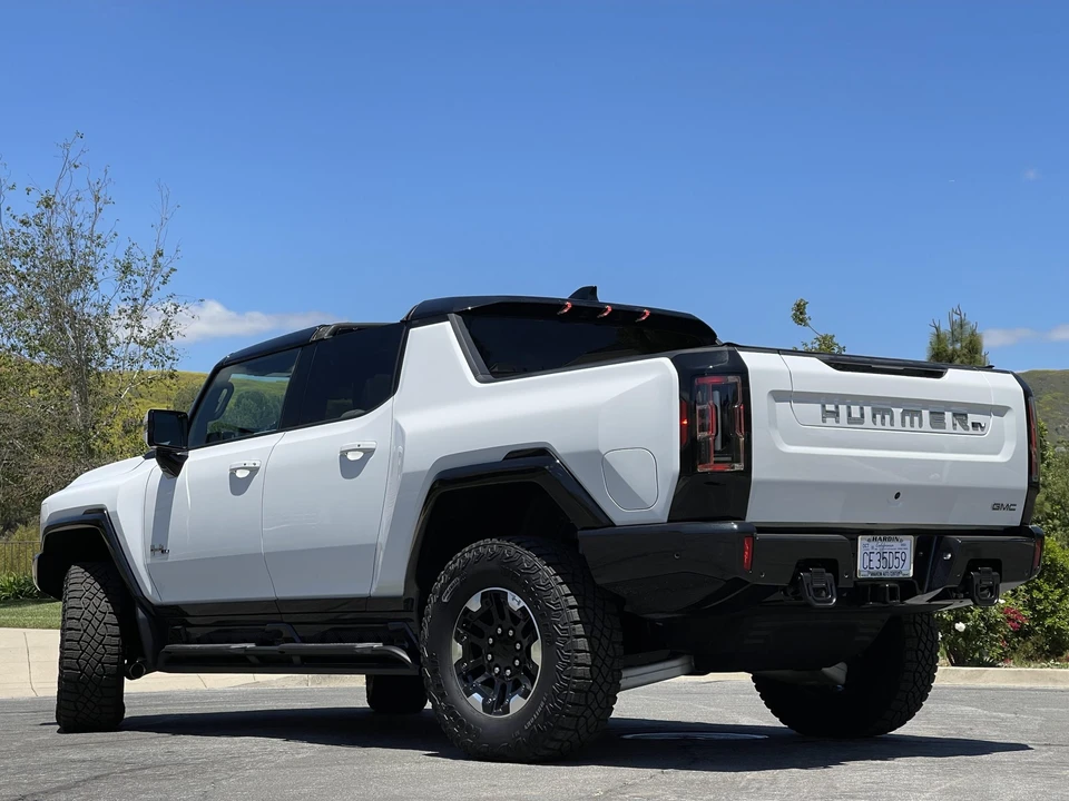 2022 GMC Hummer EV - Image 20 of 31