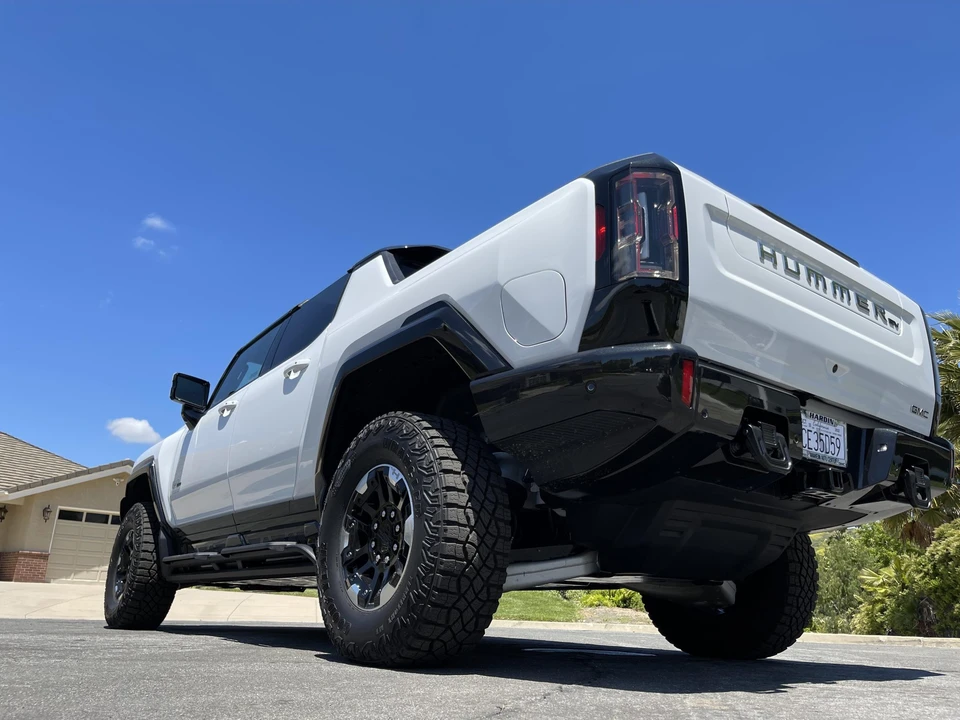 2022 GMC Hummer EV - Image 21 of 31