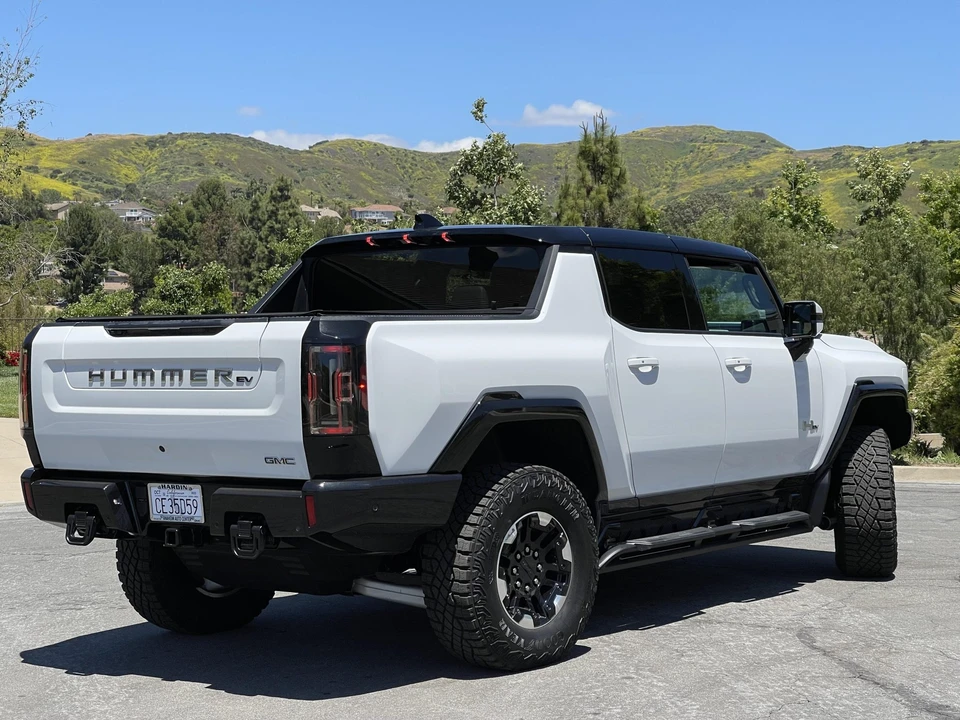 2022 GMC Hummer EV - Image 22 of 31