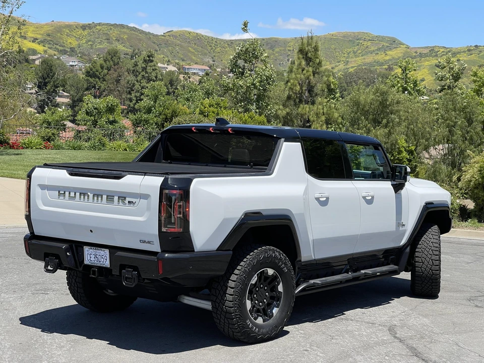 2022 GMC Hummer EV - Image 23 of 31