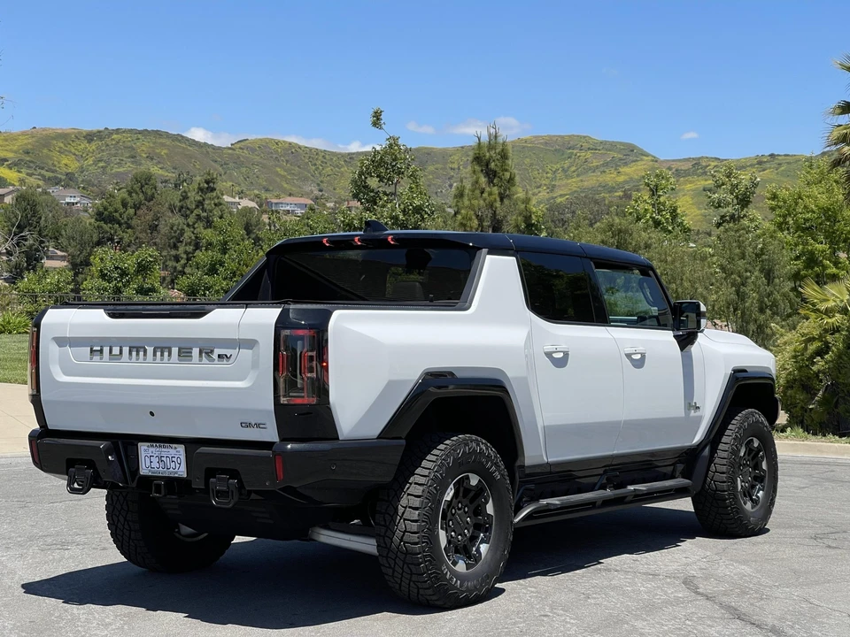 2022 GMC Hummer EV - Image 24 of 31