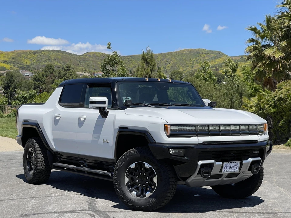 2022 GMC Hummer EV - Image 27 of 31