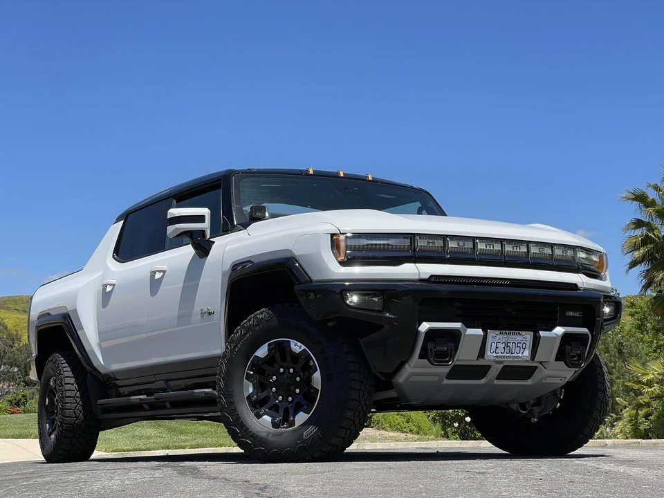2022 GMC Hummer EV - Image 28 of 31
