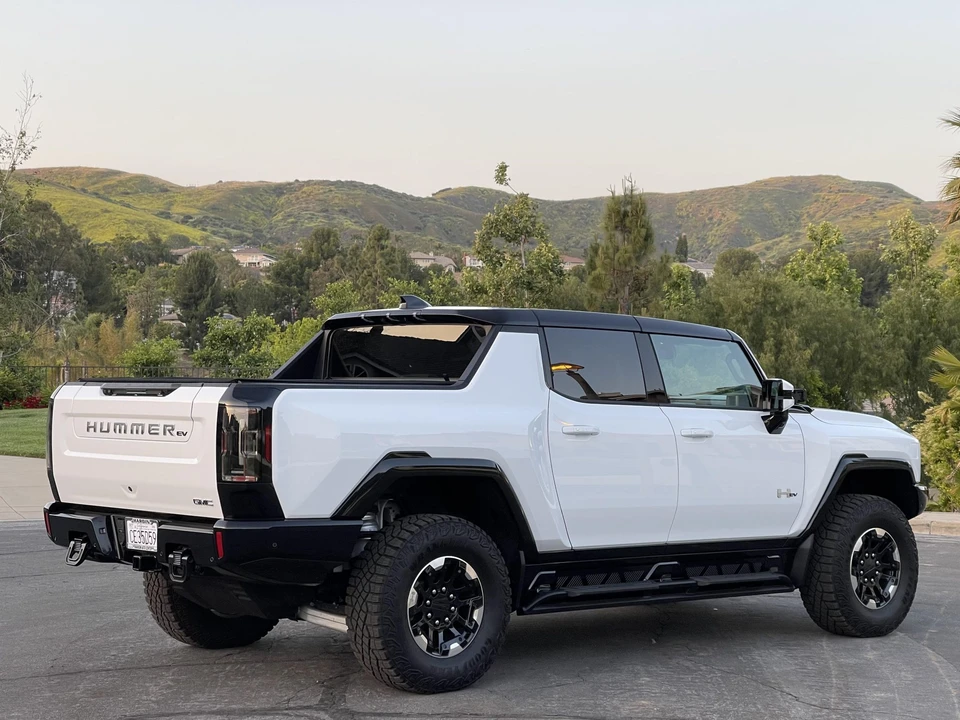 2022 GMC Hummer EV - Image 4 of 31