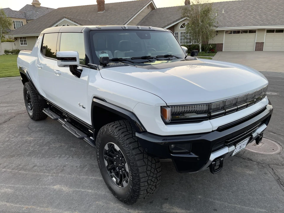2022 GMC Hummer EV - Image 7 of 31