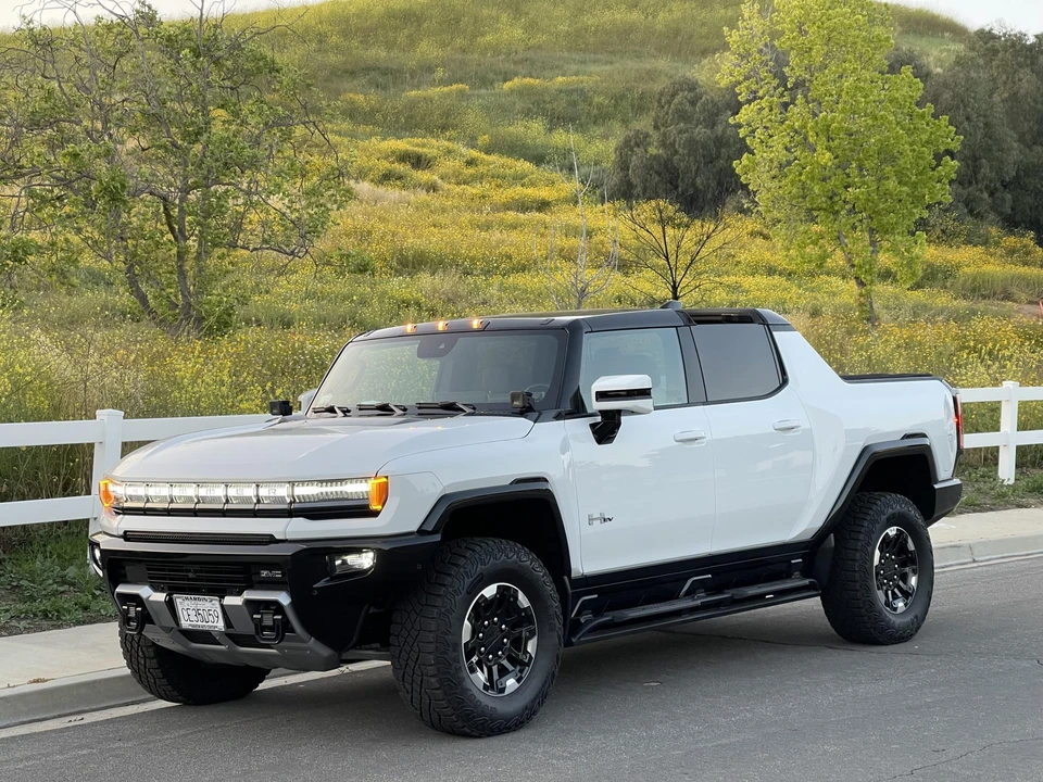 2022 GMC Hummer EV - Image 2 of 31