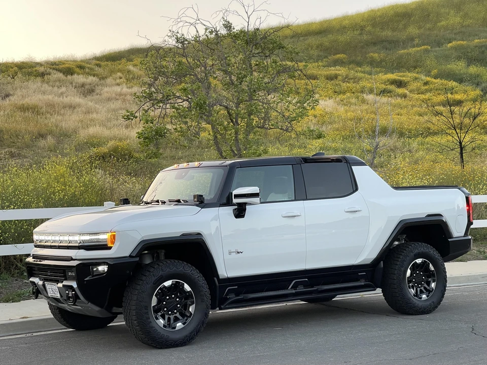 2022 GMC Hummer EV - Image 3 of 31
