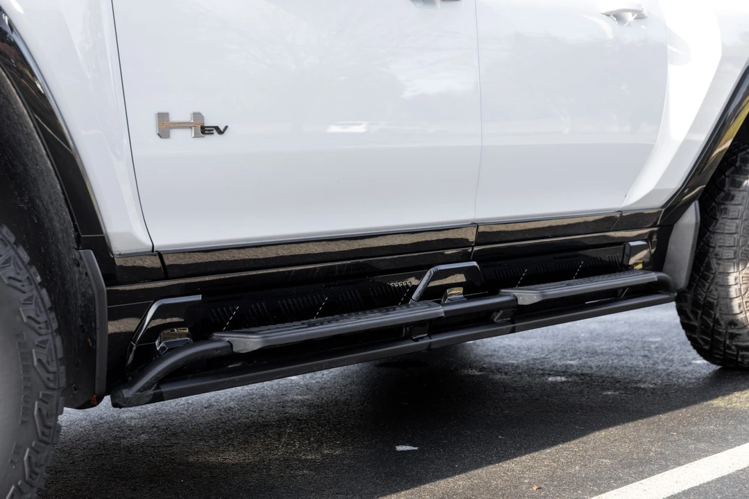 2022 GMC Hummer EV - Image 16 of 31