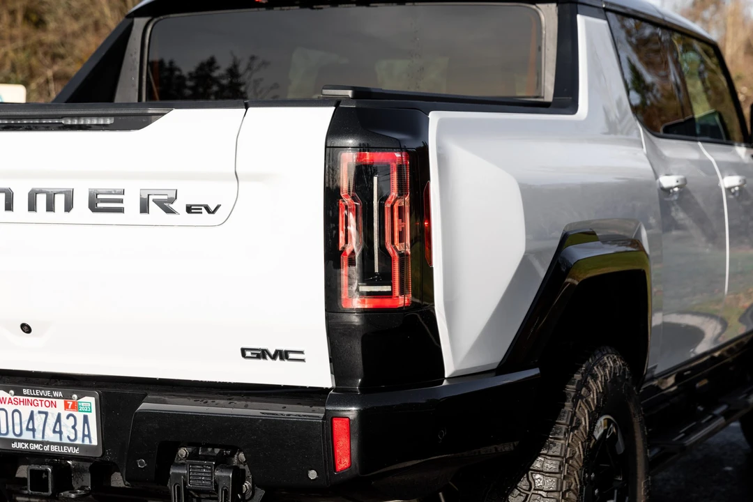 2022 GMC Hummer EV - Image 20 of 31