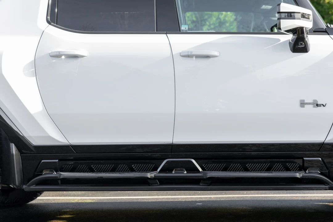2022 GMC Hummer EV - Image 21 of 31