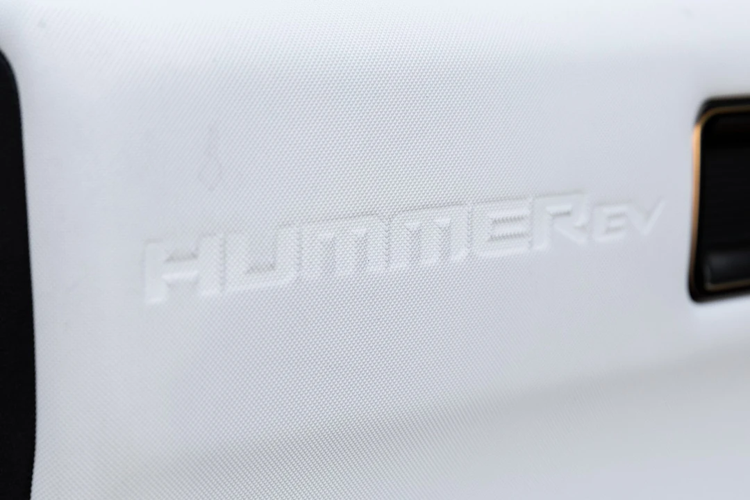 2022 GMC Hummer EV - Image 25 of 31