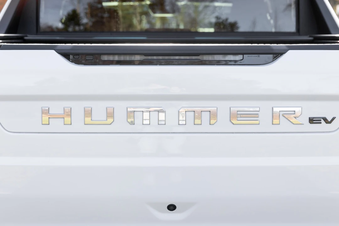 2022 GMC Hummer EV - Image 19 of 31