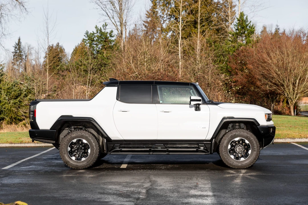 2022 GMC Hummer EV - Image 7 of 31
