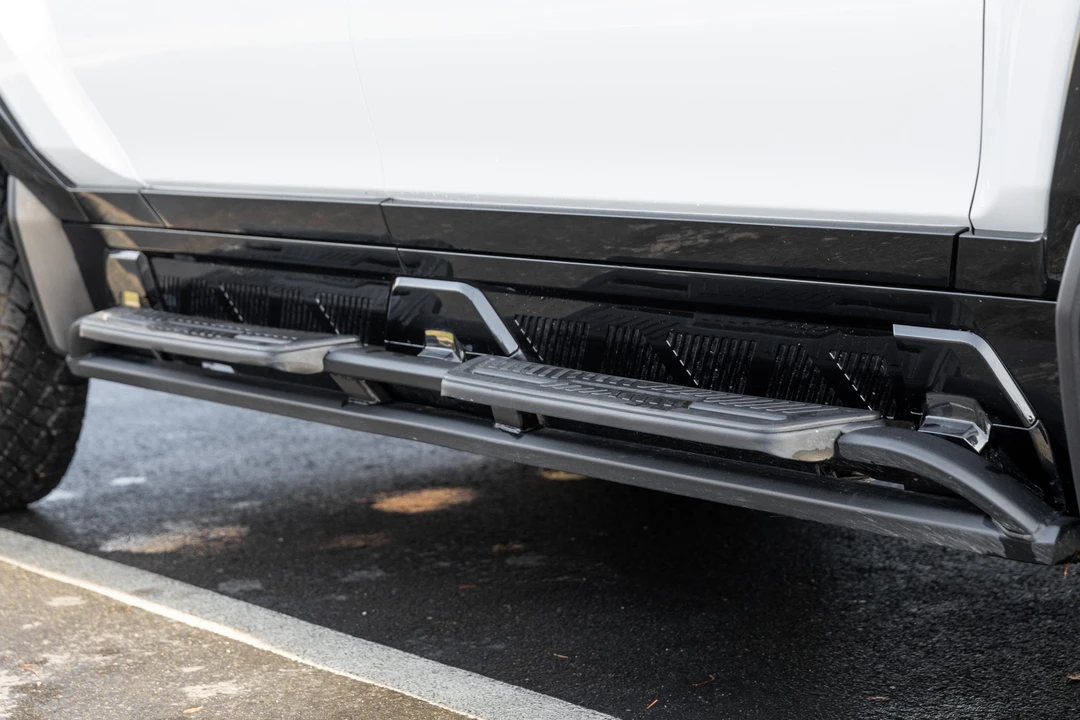 2022 GMC Hummer EV - Image 22 of 31