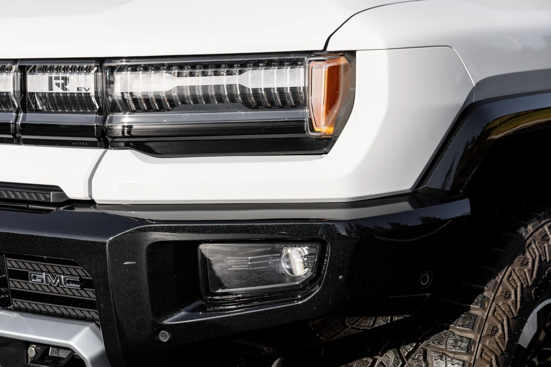 2022 GMC Hummer EV - Image 12 of 31