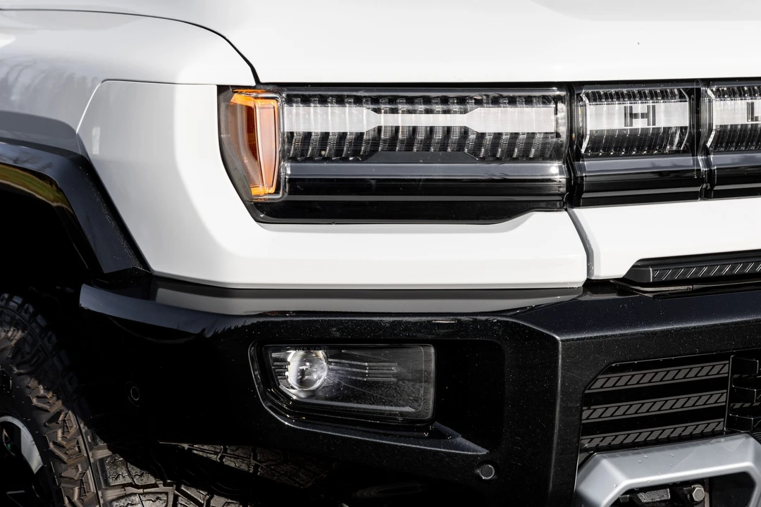2022 GMC Hummer EV - Image 10 of 31