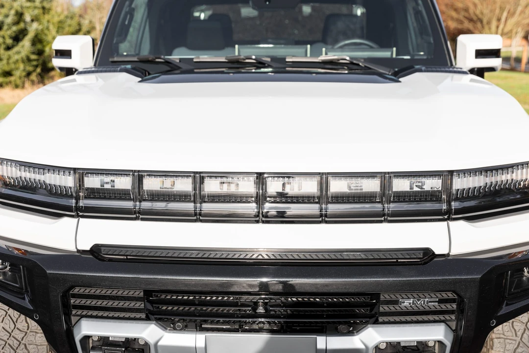 2022 GMC Hummer EV - Image 11 of 31