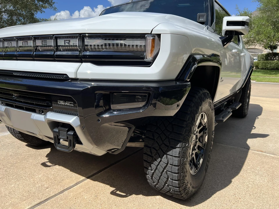 2022 GMC Hummer EV - Image 22 of 31