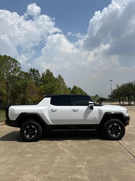 2022 GMC Hummer EV - Image 14 of 31