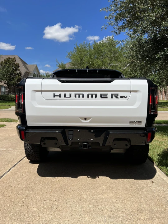 2022 GMC Hummer EV - Image 10 of 31