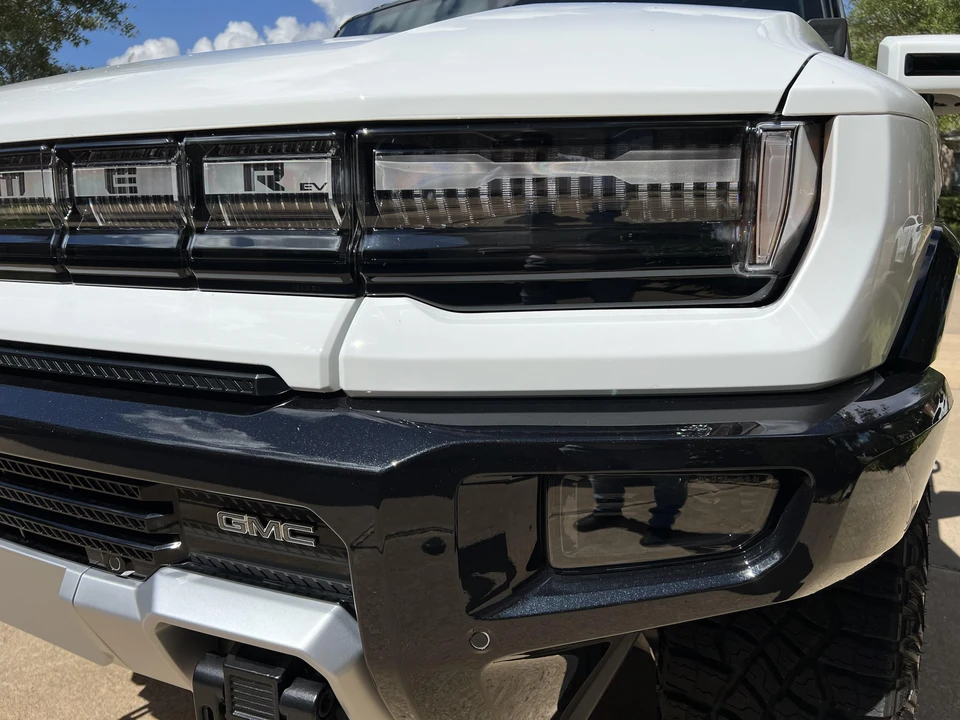 2022 GMC Hummer EV - Image 21 of 31