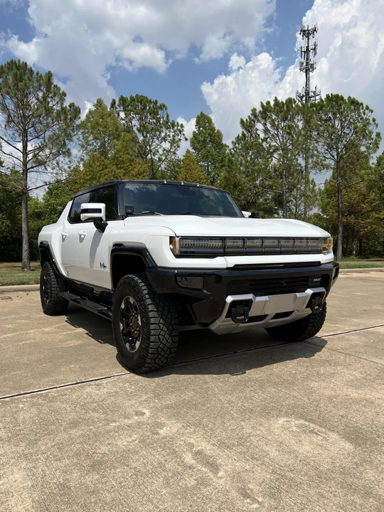 2022 GMC Hummer EV - Image 15 of 31