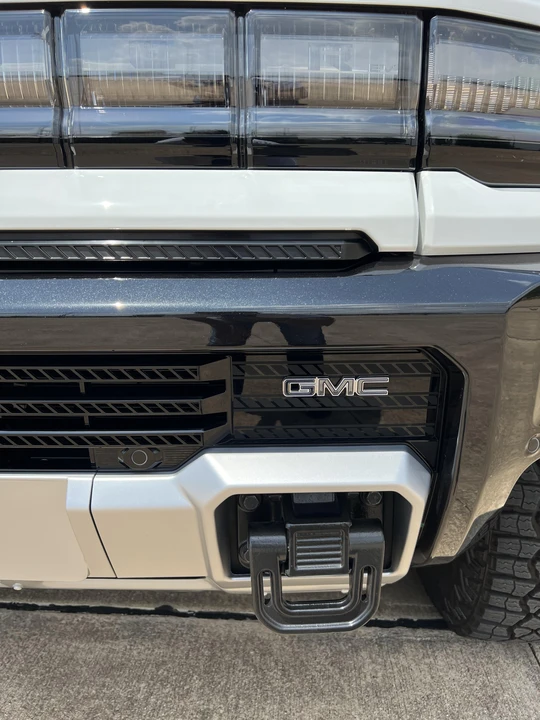 2022 GMC Hummer EV - Image 18 of 31