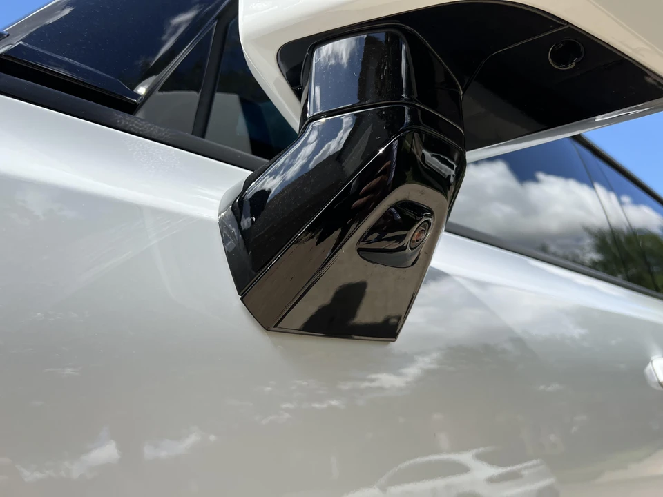 2022 GMC Hummer EV - Image 26 of 31