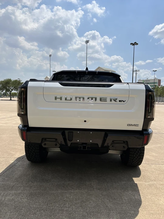 2022 GMC Hummer EV - Image 11 of 31