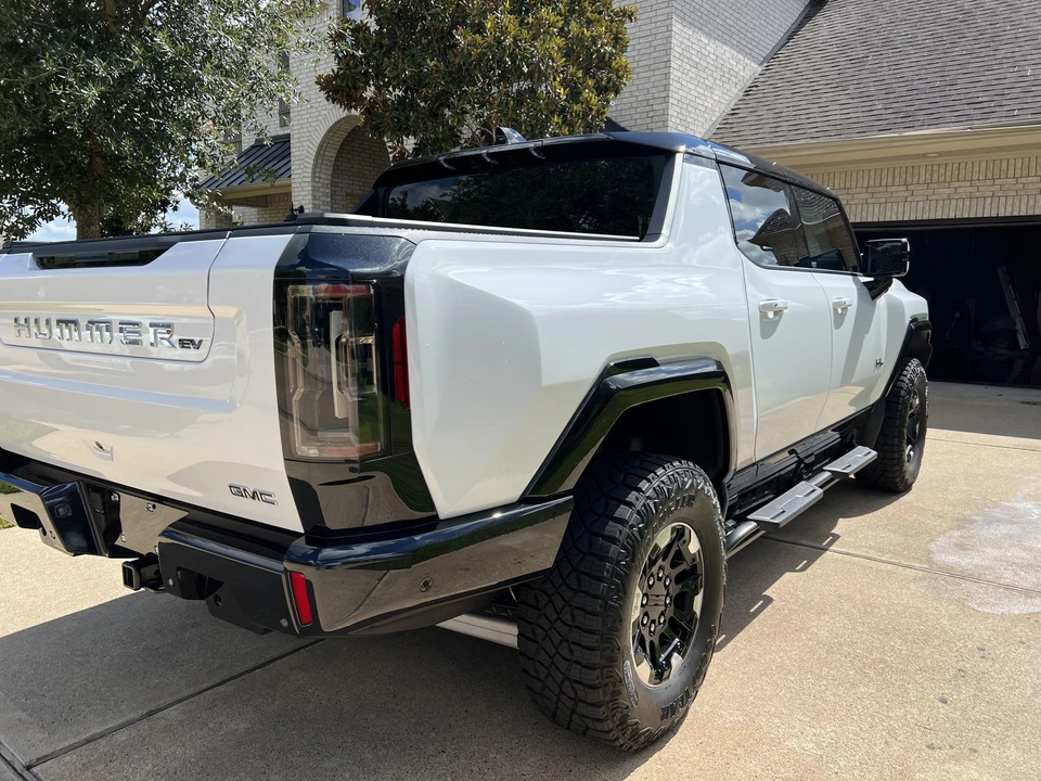 2022 GMC Hummer EV - Image 13 of 31