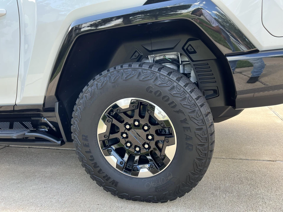 2022 GMC Hummer EV - Image 31 of 31
