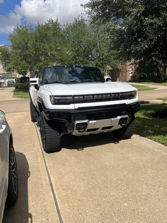 2022 GMC Hummer EV - Image 16 of 31