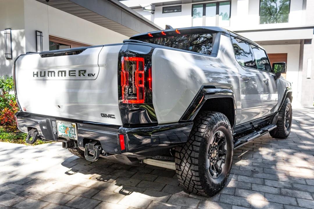2022 GMC Hummer EV - Image 6 of 31