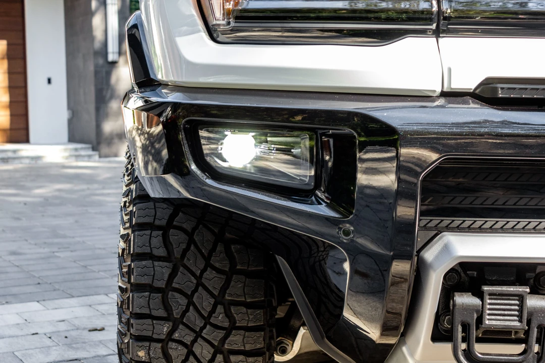 2022 GMC Hummer EV - Image 17 of 31